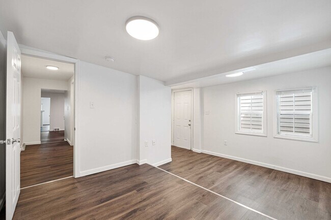 Building Photo - Totally Updated 3 bed, 3 bath, AMAZING loc...