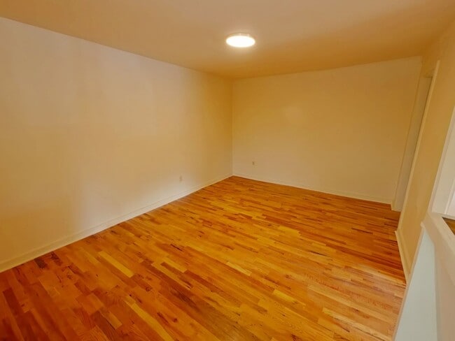 Building Photo - 3632 E 31st St S