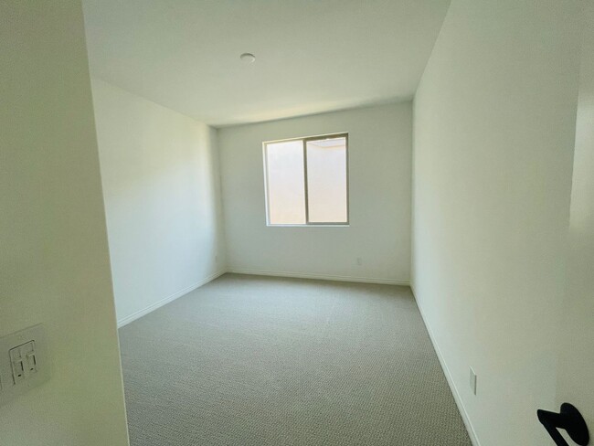 Building Photo - Located in the highly sought-after master-planned community of The Preserve at Chino, this modern...