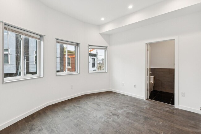 Building Photo - 2028 E Fletcher St