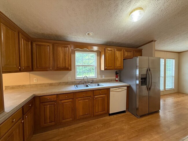 Building Photo - 3bed/2ba Single Family Home
