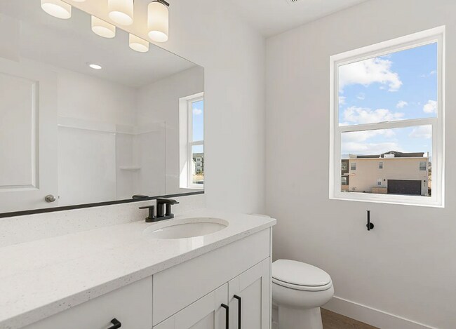 Building Photo - Stunning 3 Bedroom in Beautiful Desert Color Community