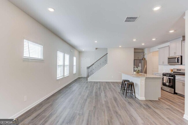 Building Photo - 1325 Lyon Wy Dr