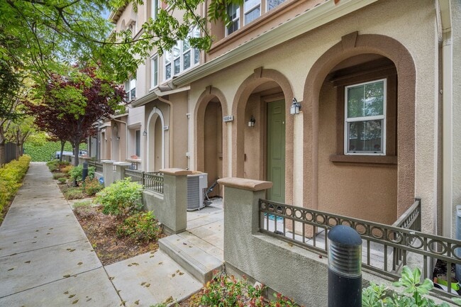 Building Photo - TOSCANA TOWNHOME EMBRACES LUXURY LIVING PRIVACY | SECURITY | MANY UPGRADES