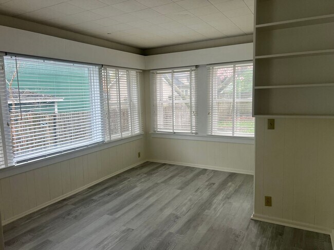 Building Photo - 240 W Locust St