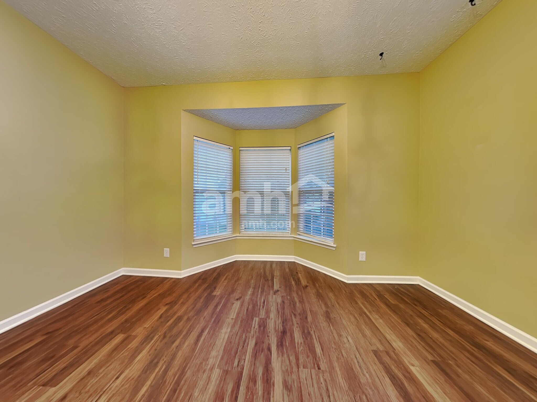 Building Photo - 285 Coyote Dr