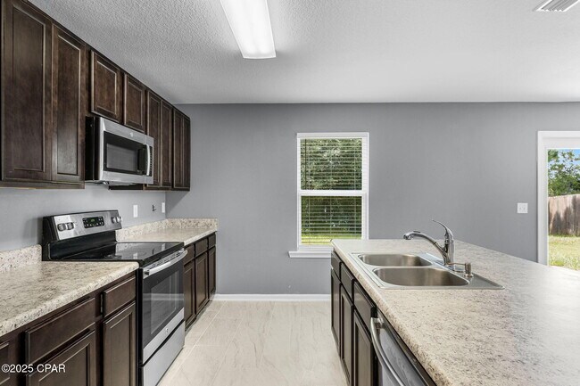 Building Photo - 7119 Riverbrooke St
