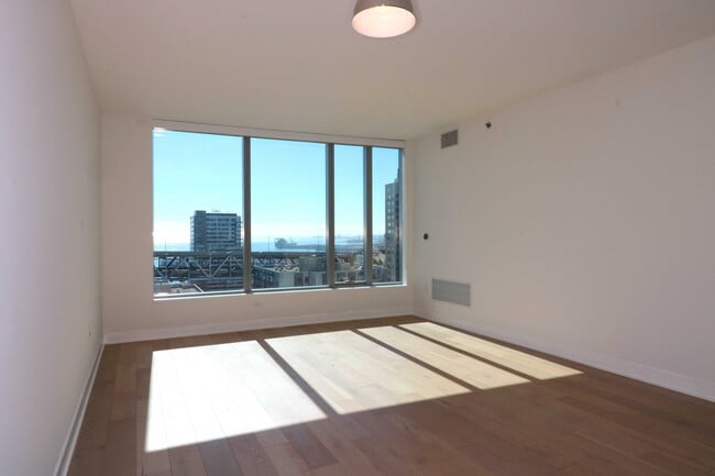 Building Photo - 338 Main St