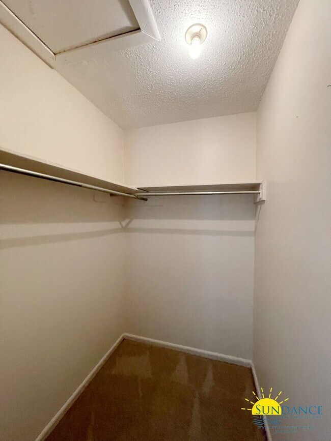 Building Photo - Adorable 3 Bedroom Townhouse In Fort Walton Beach!
