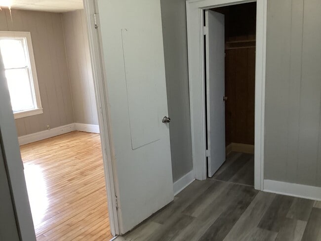 Building Photo - 5 bedroom single family home