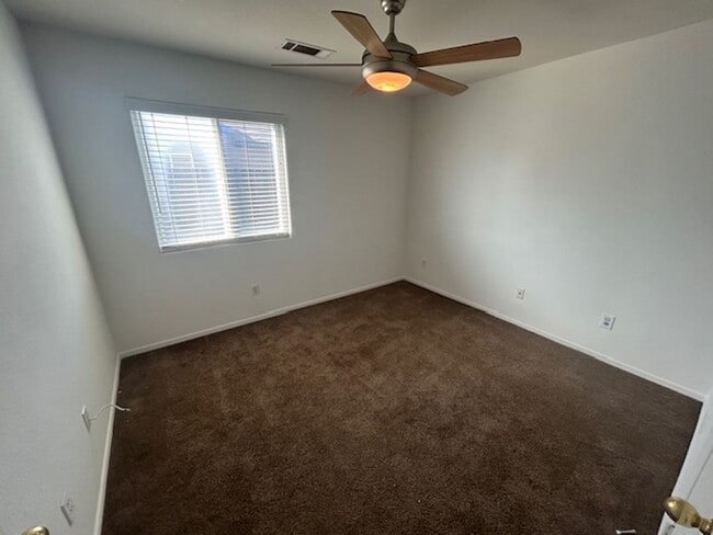 Building Photo - *** MOVE IN SPECIAL - $300.00 OFF FIRST MONTHS RENT***