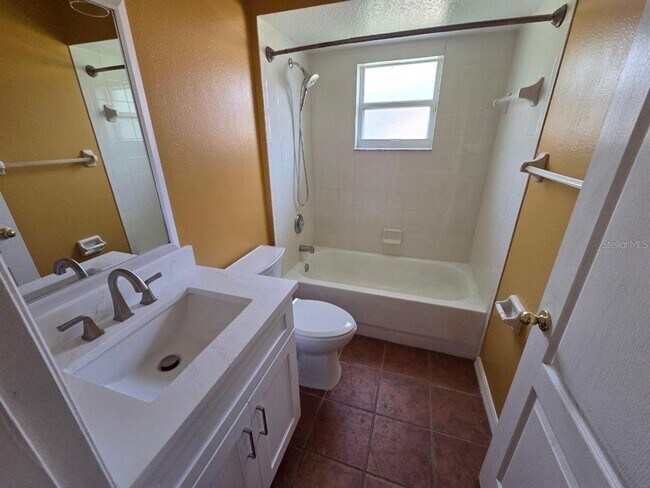 Building Photo - 2439 Siward Ave