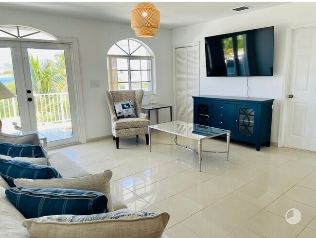 Building Photo - 196 Lorelane Pl