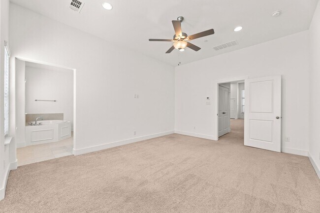 Building Photo - 2205 Southwick Dr