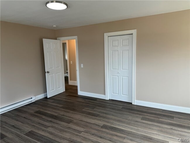 Building Photo - 156 Oswego St