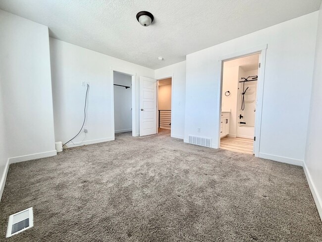Building Photo - 3 Bed + 2.5 Bath Townhome w/ Garage, Storage & Dogs Allowed Near Jordan Landing