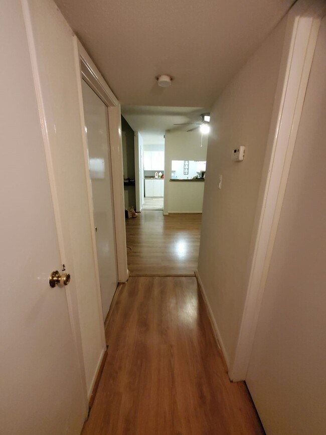Building Photo - 9090 S Braeswood Blvd