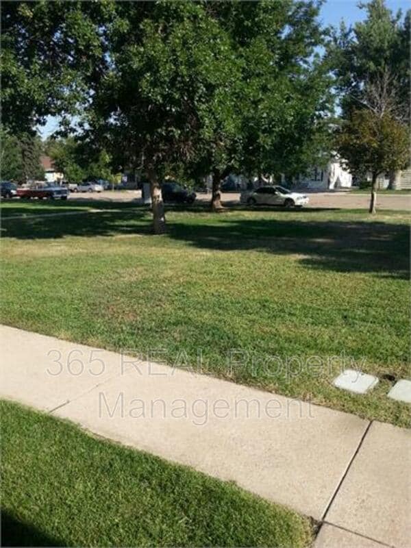 Building Photo - 204 14th St