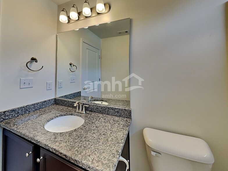 Building Photo - 5125 Jack Byrnes Dr