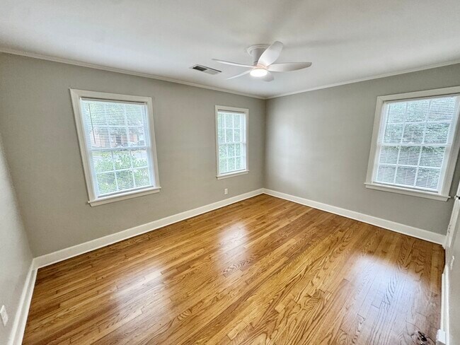 Building Photo - 907 Echles St