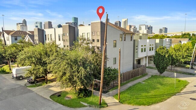 Building Photo - 2119 Hadley St