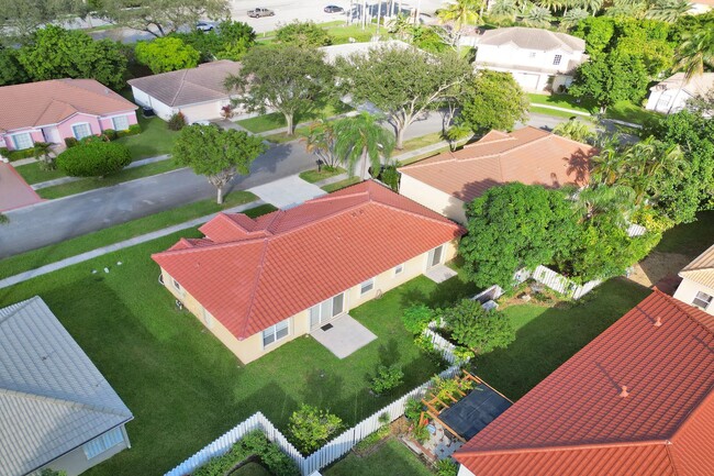 Building Photo - Great Single Family Home in Miramar