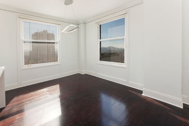 Building Photo - 1250 Jones St