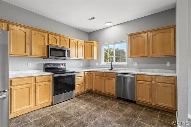 Building Photo - 489 Shade Tree Ln