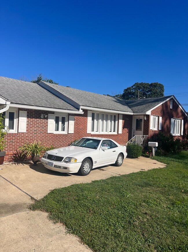 SHADOWLAWN RENTAL SINGLE FAMILY 801 Mediterranean Ave Virginia Beach