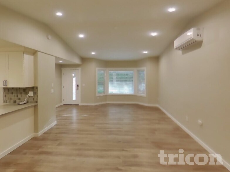 Building Photo - 3899 SE Harriet St