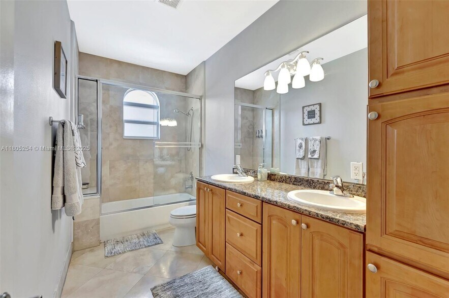 Building Photo - 853 SW 11th Ct