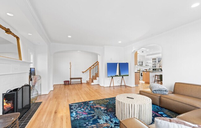 Building Photo - 4473 Greenwich Pkwy NW
