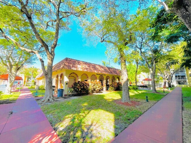 Building Photo - 257 S Cypress Rd