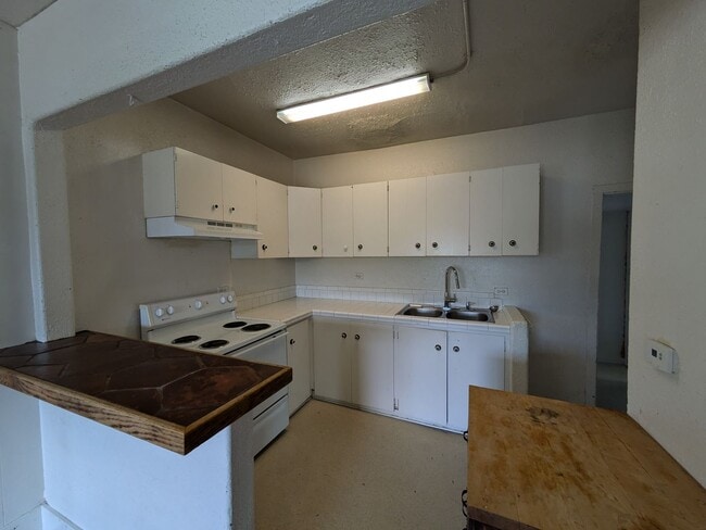 Building Photo - Sunnyland Neighborhood House Close to EVERYTHING