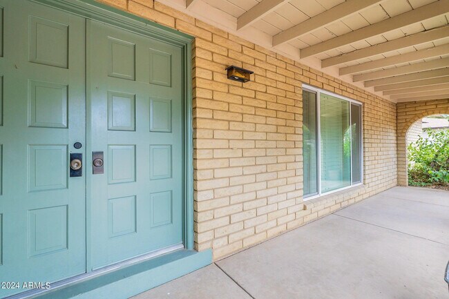Building Photo - 110 W Seldon Ln