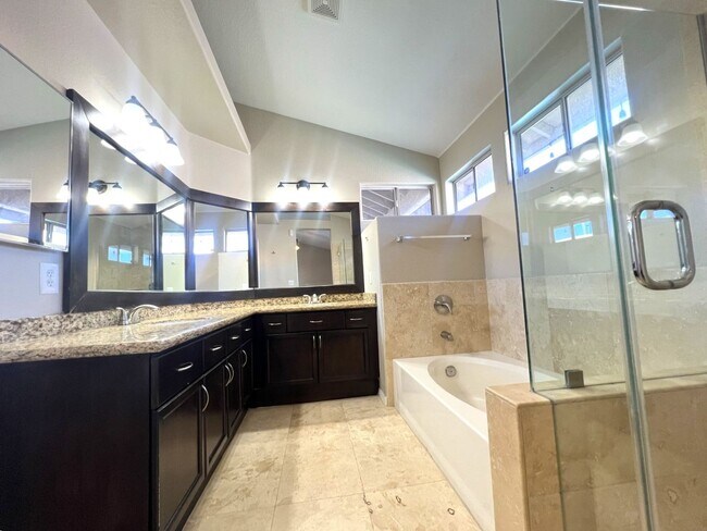 Building Photo - 3 bedroom, 2 bathroom home located in Henderson, NV!