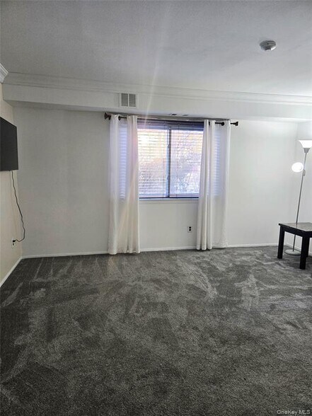 Building Photo - 199 Pointe Cir N