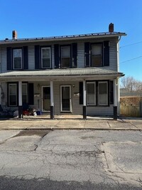 Building Photo - Renovated Duplex For Rent Situated In Newp...