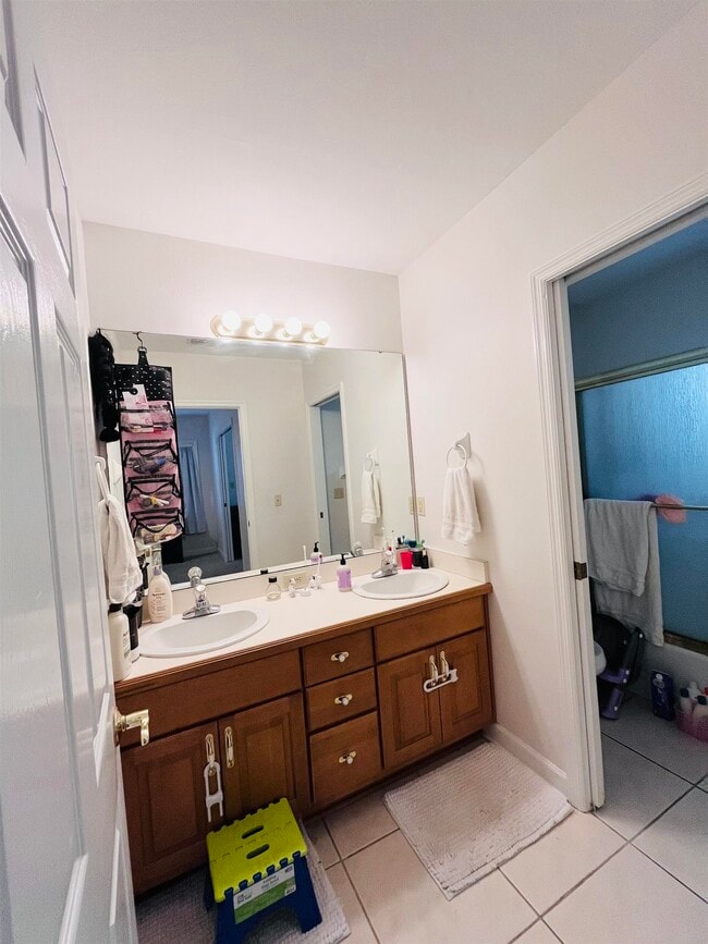 Building Photo - 1000 Cherry Laurel St