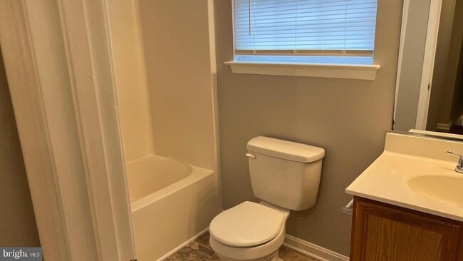 Building Photo - 133 Equestrian Dr
