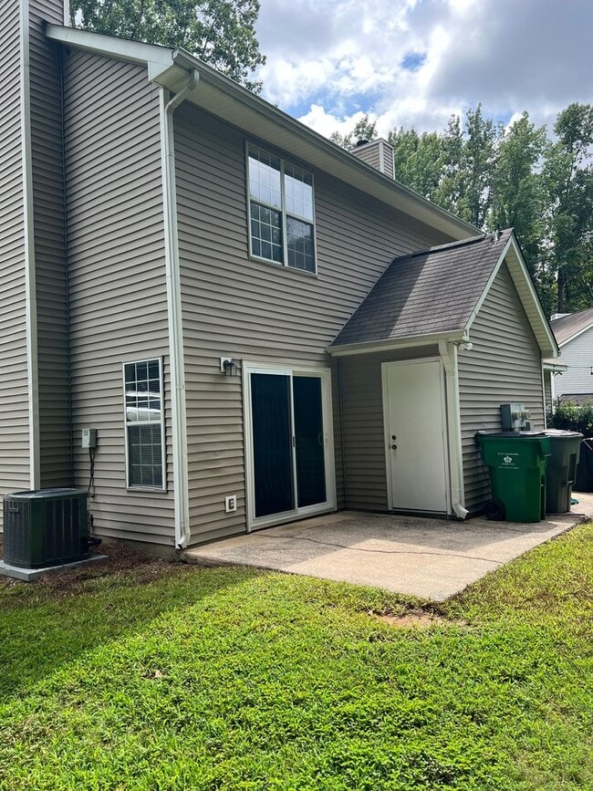 Building Photo - 800 Selwyn Place Rd
