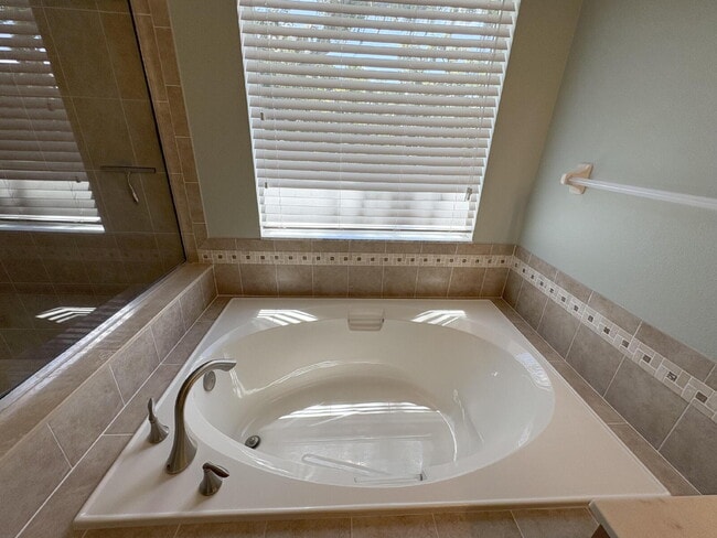 Building Photo - Spacious 5-Bedroom Pool Home with Putting ...