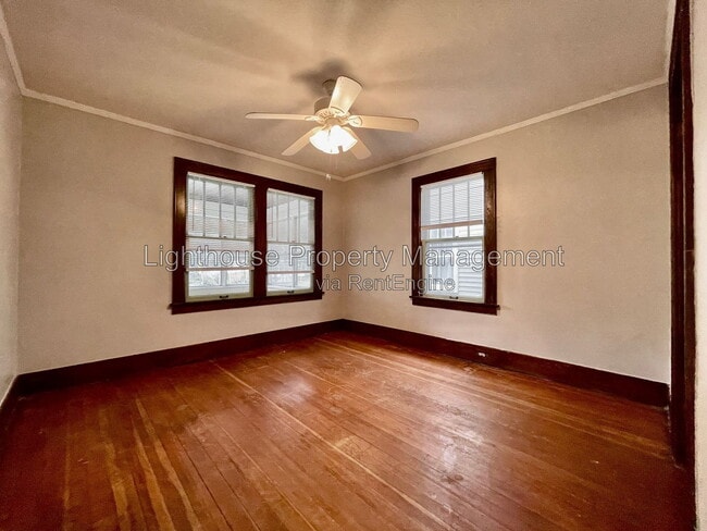 Building Photo - 839 W Larch Ave