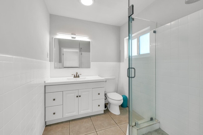 Building Photo - 2812 NE 27th St