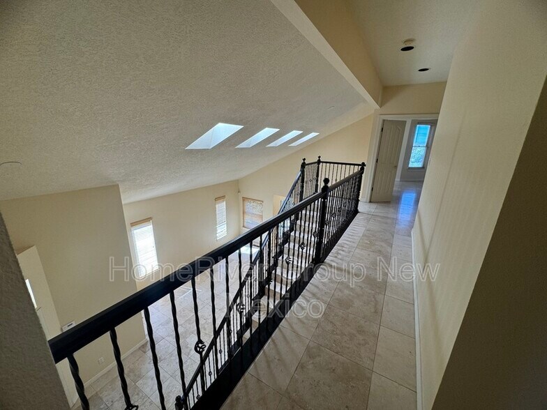 Building Photo - 7005 Sky Valley Way NE