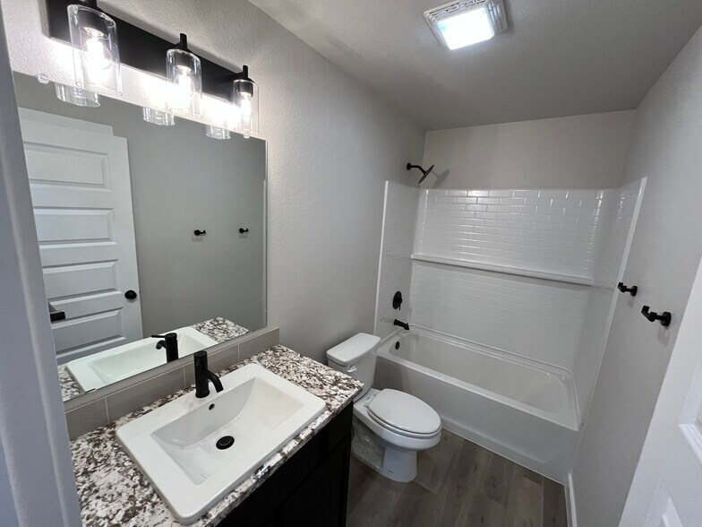 Building Photo - 2302 Copperhead Rd