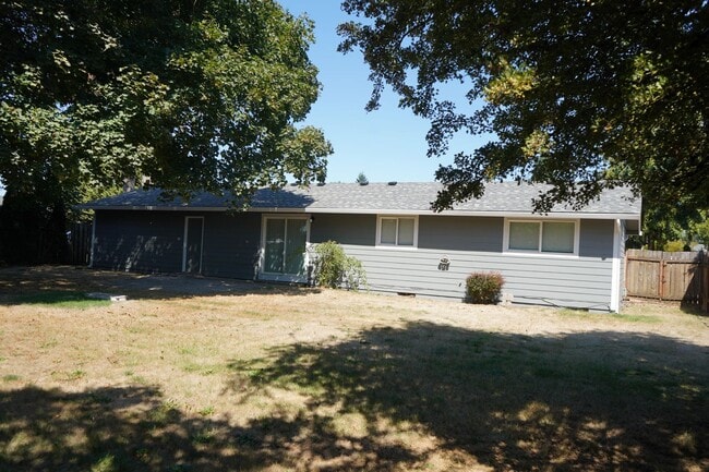 Building Photo - 12101 NE 77th St