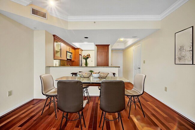 Building Photo - 401 SW 4th Ave