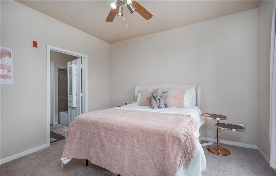 Building Photo - 600 13th St E