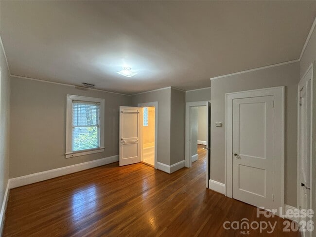 Building Photo - 518 Oakland Ave